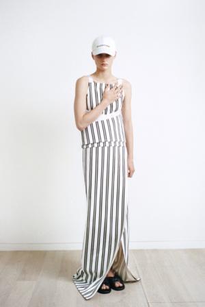 デムナ・ヴァザリアのバレンシアガ、ハウスクチュールに継承されるディテールで遊ぶ【17SSリゾート】