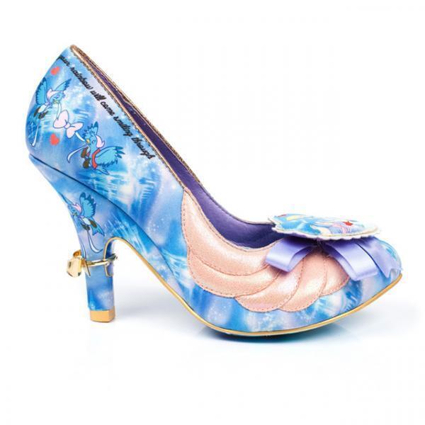 光るガラスの靴...!?ロンドン発イレギュラー チョイスからシンデレラ・コレクションが誕生