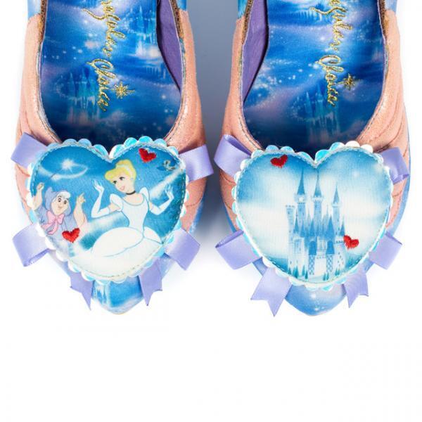 光るガラスの靴...!?ロンドン発イレギュラー チョイスからシンデレラ・コレクションが誕生