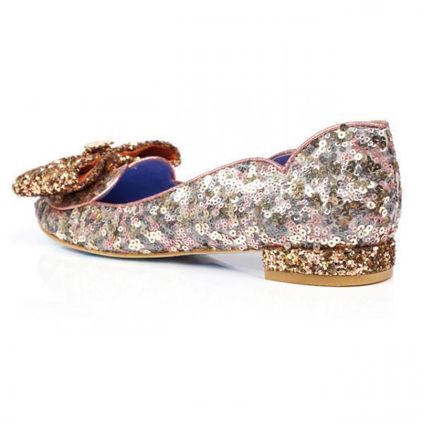 光るガラスの靴...!?ロンドン発イレギュラー チョイスからシンデレラ・コレクションが誕生