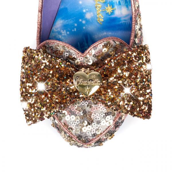 光るガラスの靴...!?ロンドン発イレギュラー チョイスからシンデレラ・コレクションが誕生