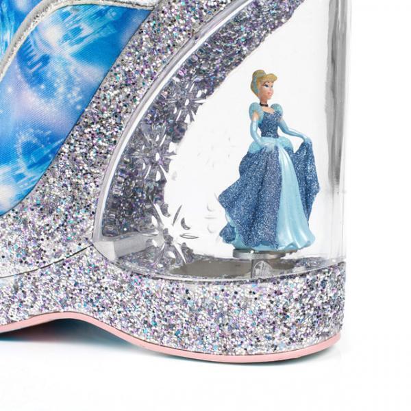 光るガラスの靴...!?ロンドン発イレギュラー チョイスからシンデレラ・コレクションが誕生