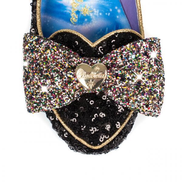 光るガラスの靴...!?ロンドン発イレギュラー チョイスからシンデレラ・コレクションが誕生