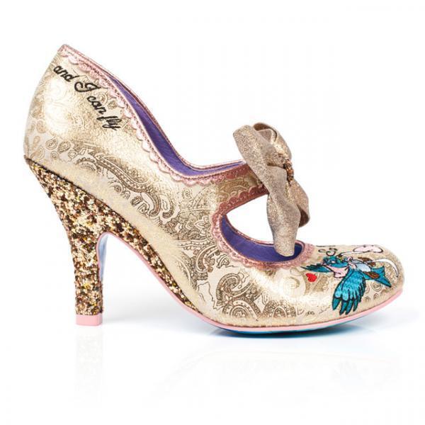 光るガラスの靴...!?ロンドン発イレギュラー チョイスからシンデレラ・コレクションが誕生