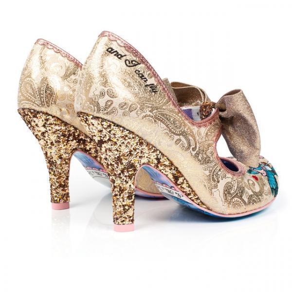 光るガラスの靴...!?ロンドン発イレギュラー チョイスからシンデレラ・コレクションが誕生