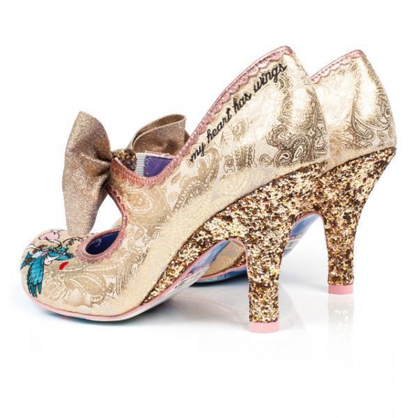 光るガラスの靴...!?ロンドン発イレギュラー チョイスからシンデレラ・コレクションが誕生