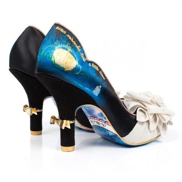 光るガラスの靴...!?ロンドン発イレギュラー チョイスからシンデレラ・コレクションが誕生