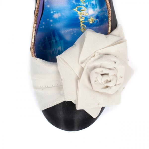 光るガラスの靴...!?ロンドン発イレギュラー チョイスからシンデレラ・コレクションが誕生