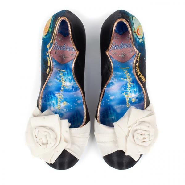 光るガラスの靴...!?ロンドン発イレギュラー チョイスからシンデレラ・コレクションが誕生