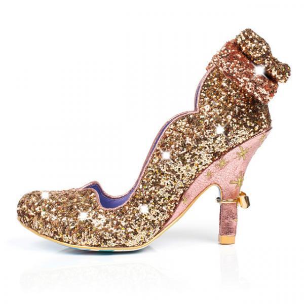 光るガラスの靴...!?ロンドン発イレギュラー チョイスからシンデレラ・コレクションが誕生