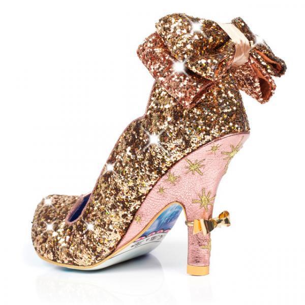 光るガラスの靴...!?ロンドン発イレギュラー チョイスからシンデレラ・コレクションが誕生