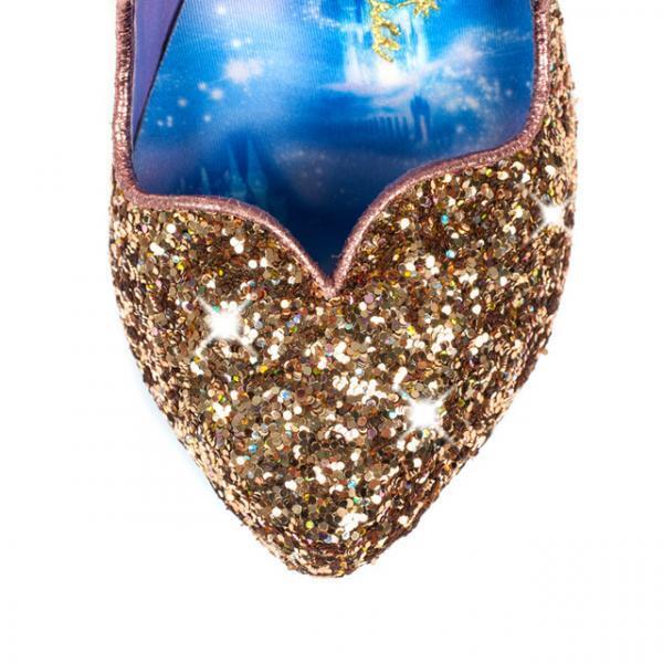 光るガラスの靴...!?ロンドン発イレギュラー チョイスからシンデレラ・コレクションが誕生