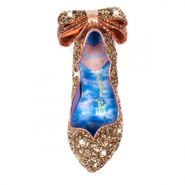 光るガラスの靴...!?ロンドン発イレギュラー チョイスからシンデレラ・コレクションが誕生