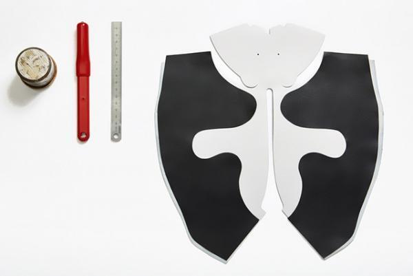 ロエベの「レザーアニマル」シリーズに“パンダ”型のミニバッグ登場