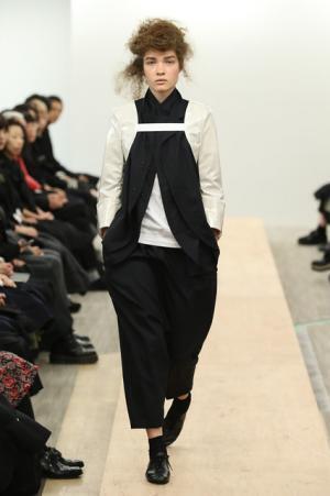 【ルック】コム デ ギャルソン・コム デ ギャルソン17SSコレクション