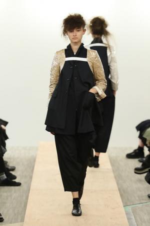 【ルック】コム デ ギャルソン・コム デ ギャルソン17SSコレクション