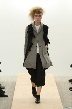 【ルック】コム デ ギャルソン・コム デ ギャルソン17SSコレクション