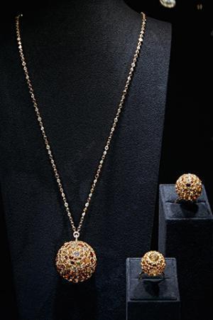 世界最大級の伝説的ジュエリー「ティファニー ダイヤモンド」上陸。銀座本店でアーカイブコレクション展