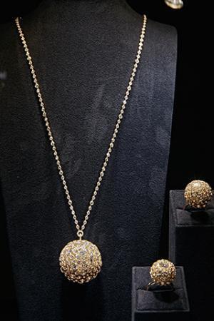 世界最大級の伝説的ジュエリー「ティファニー ダイヤモンド」上陸。銀座本店でアーカイブコレクション展