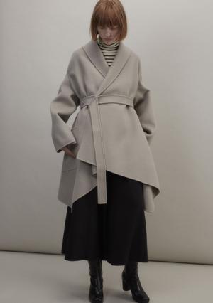 ビューティフルピープル定番、ブランケットの様に羽織れるリバーコートに限定色ネイビー