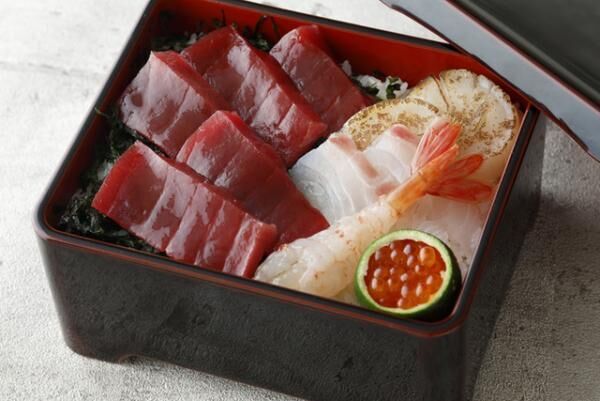 日本料理 「近海産本まぐろメインの海鮮重ランチ」（税込サ別／8,700円）