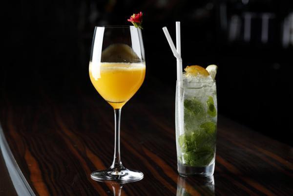 苺と練乳のムースや苺のシャンパンカクテルなど、冬だけに味わえるパレスホテル東京のメニュー