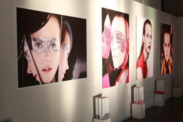 ディオール、メイクアップの歴史を紐解くアートブック『アート オブ カラー』刊行。300人超の著名人がNYでお祝い