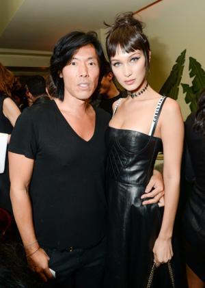 ディオール、メイクアップの歴史を紐解くアートブック『アート オブ カラー』刊行。300人超の著名人がNYでお祝い