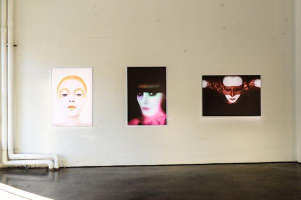 ディオール、メイクアップの歴史を紐解くアートブック『アート オブ カラー』刊行。300人超の著名人がNYでお祝い