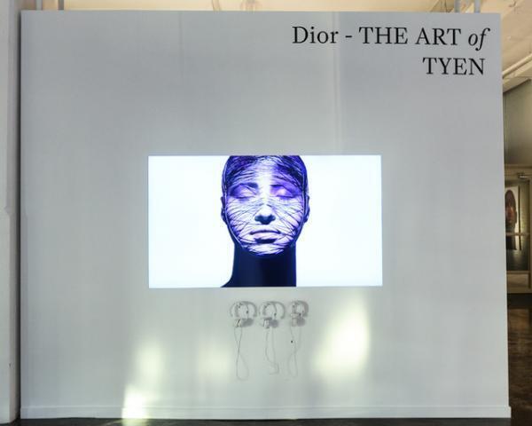 ディオール、メイクアップの歴史を紐解くアートブック『アート オブ カラー』刊行。300人超の著名人がNYでお祝い