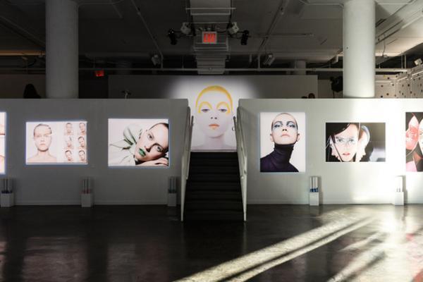 ディオール、メイクアップの歴史を紐解くアートブック『アート オブ カラー』刊行。300人超の著名人がNYでお祝い
