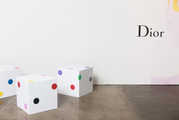 ディオール、メイクアップの歴史を紐解くアートブック『アート オブ カラー』刊行。300人超の著名人がNYでお祝い