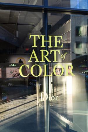 ディオール、メイクアップの歴史を紐解くアートブック『アート オブ カラー』刊行。300人超の著名人がNYでお祝い