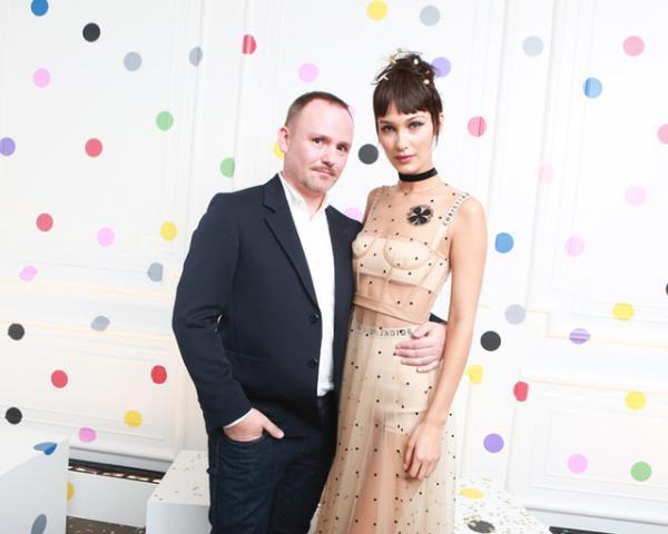 ディオール、メイクアップの歴史を紐解くアートブック『アート オブ カラー』刊行。300人超の著名人がNYでお祝い