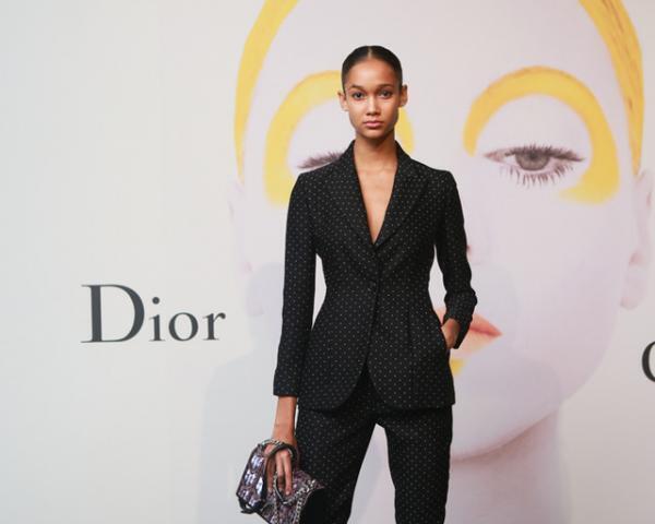 ディオール、メイクアップの歴史を紐解くアートブック『アート オブ カラー』刊行。300人超の著名人がNYでお祝い