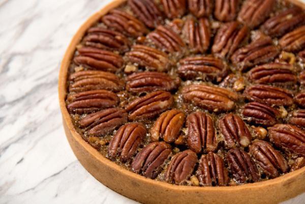 “おでんケーキ”や花咲く“ホットチョコ”も。ドミニクアンセルベーカリーから楽しい新作スイーツが多数登場！