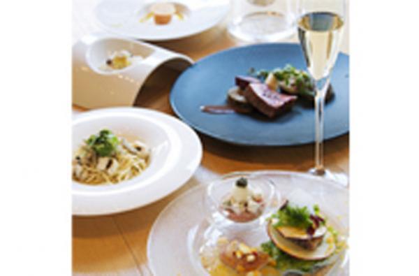 代々木VILLAGEの5周年記念イベント開催！小林武史やCharaによるラジオ収録も