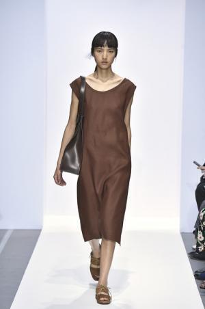 【ルック】マーガレット・ハウエル17SSウィメンズコレクション