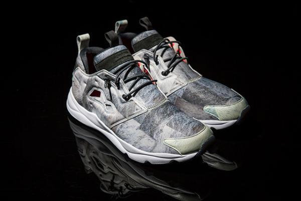 リーボック クラシック×N.ハリウッド、「フューリーライト」の日本限定モデル2種を発売