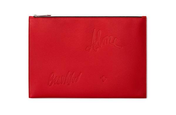 アクネ ストゥディオズ、ジャック・ピアソンとのコラボポーチを世界100個限定発売