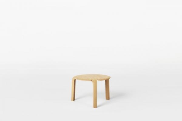 幸せを運ぶ四つ葉のスツール。小林幹也による新家具ブランド「タイヨウ アンド シー」デビュー