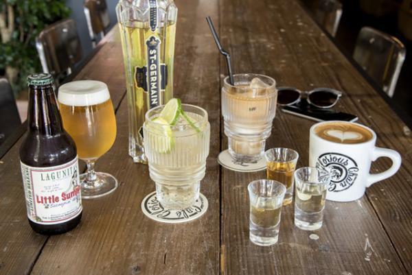 グロリアスチェーンカフェから新作。480gのアンガス牛をバンズの代わりに使用した“ワイルドミートバーガー”など