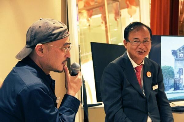 現代美術家の大竹伸朗氏と、瀬戸内国際芸術祭総合ディレクターの北川フラム氏