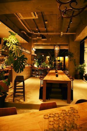 ミハラヤスヒロのソスウが手掛けるカフェ・花屋・レンタルスペースが融合した複合ショップがオープン