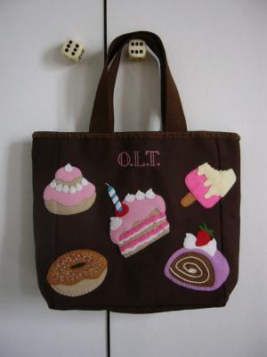 オランピア ル タンがブックマークでエキシビジョンを開催