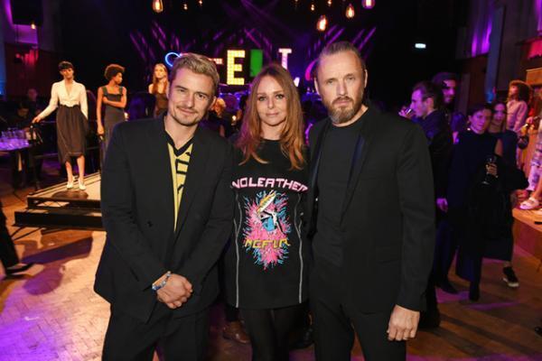 ステラ マッカートニーが初となるメンズウエアコレクションと、新作ウィメンズコレクションを同時に発表