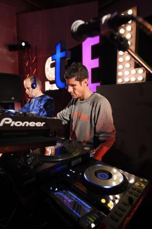 ステラ マッカートニーが初となるメンズウエアコレクションと、新作ウィメンズコレクションを同時に発表