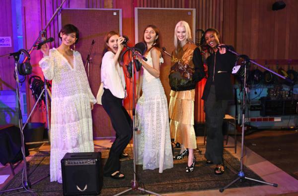 ステラ マッカートニーが初となるメンズウエアコレクションと、新作ウィメンズコレクションを同時に発表