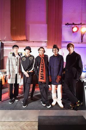 ステラ マッカートニーが初となるメンズウエアコレクションと、新作ウィメンズコレクションを同時に発表