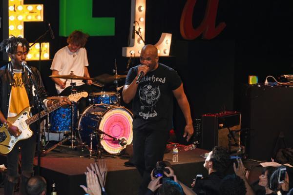 ステラ マッカートニーが初となるメンズウエアコレクションと、新作ウィメンズコレクションを同時に発表